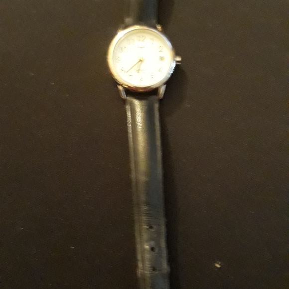 WATCHES..TIMEPIECE COLLECTORS..9 Watches total..ASSORTED BRANDS/ STYLES.. - Picture 10 of 16